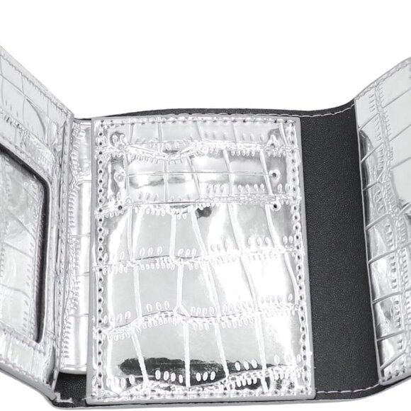 Stylish Silver Crocodile Pattern Wallet for Women - Slim and Portable Design - Picture 3 of 7
